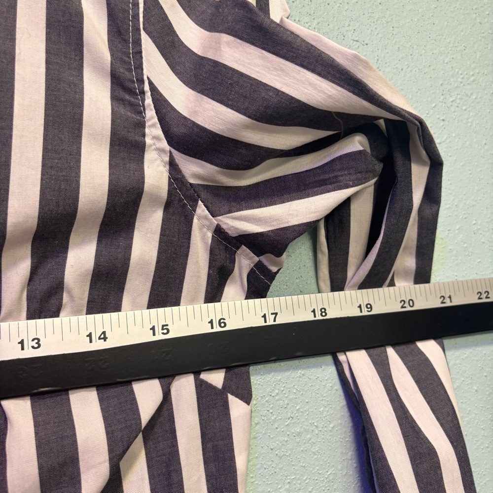 Banana Republic Women’s Gray and White Embroidered Button Down Shirt Size 0 - Picture 8 of 10